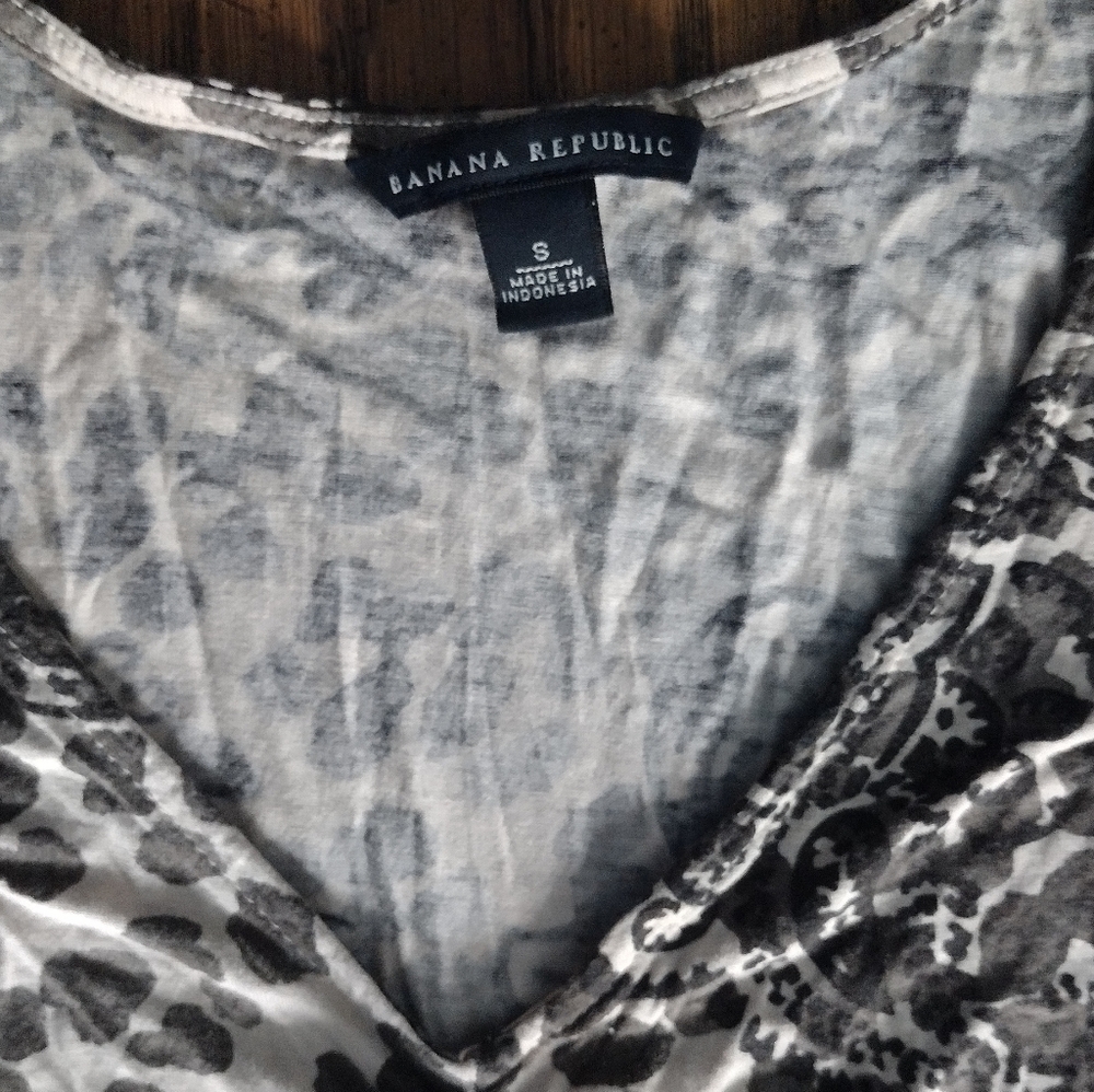 Stylish Brown and Gray Ruffled Top - Picture 9 of 11
